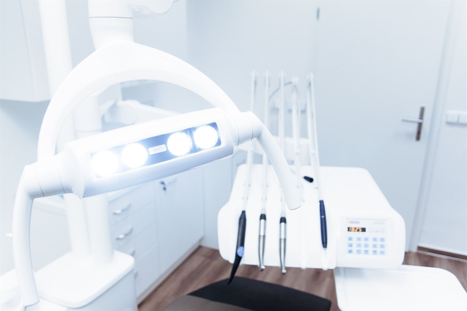 Non-surgical periodontal therapy treatment room at LA Periodontics Los Angeles